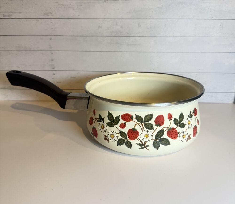 Vintage Strawberry Floral Enamel Saucepan 8” Cream Red Berries Retro Cookware